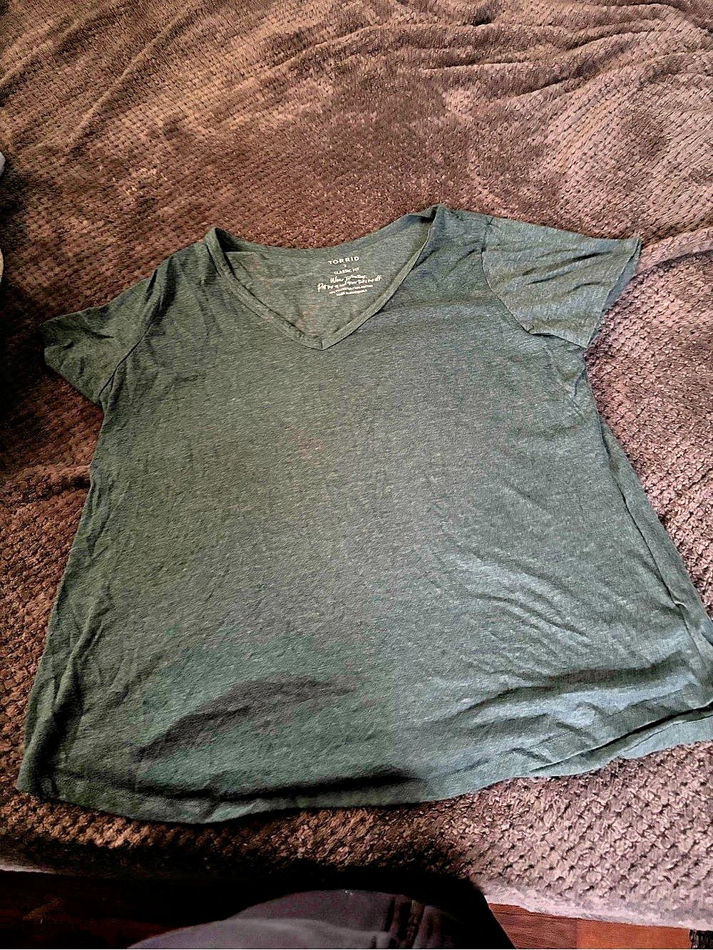 Womens size 2 Torrid Classic Fit V-Neck Tee Short Sleeve V-Neck Tee Gray